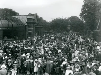 Crowds of Visitors at London Zoo, August Bank Holiday, 1922